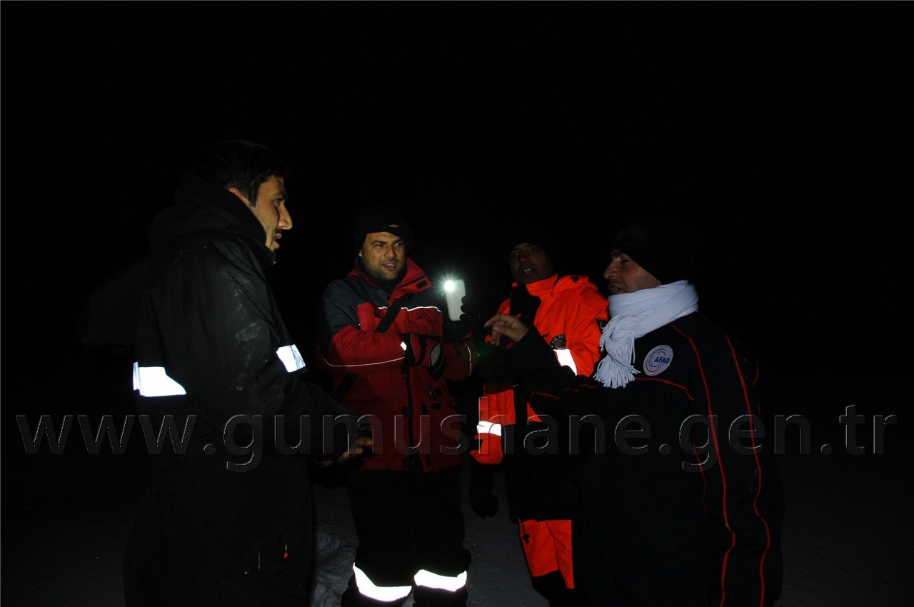 Karda Mahsur Kalan İşçiler Saatler Süren Çalışmayla Kurtuldu 15