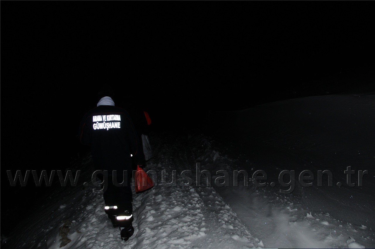 Karda Mahsur Kalan İşçiler Saatler Süren Çalışmayla Kurtuldu 18