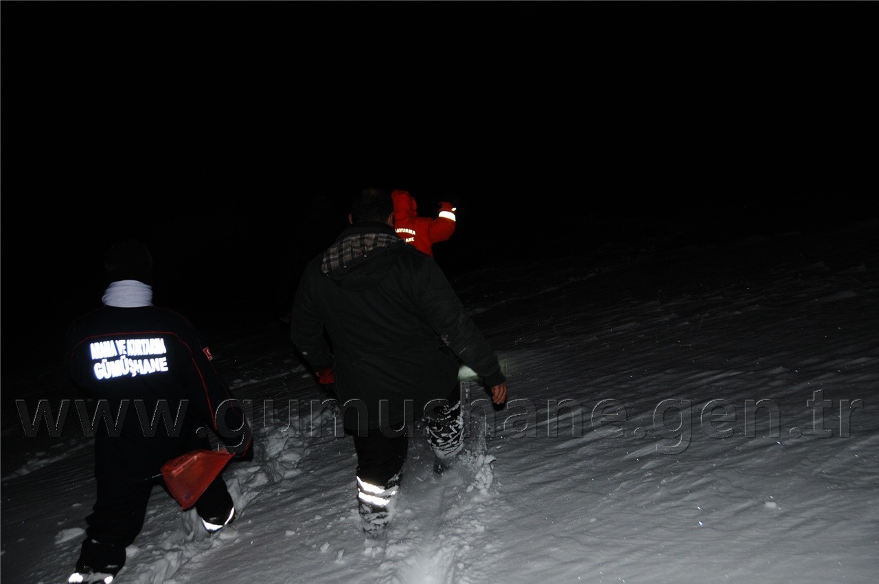 Karda Mahsur Kalan İşçiler Saatler Süren Çalışmayla Kurtuldu 19