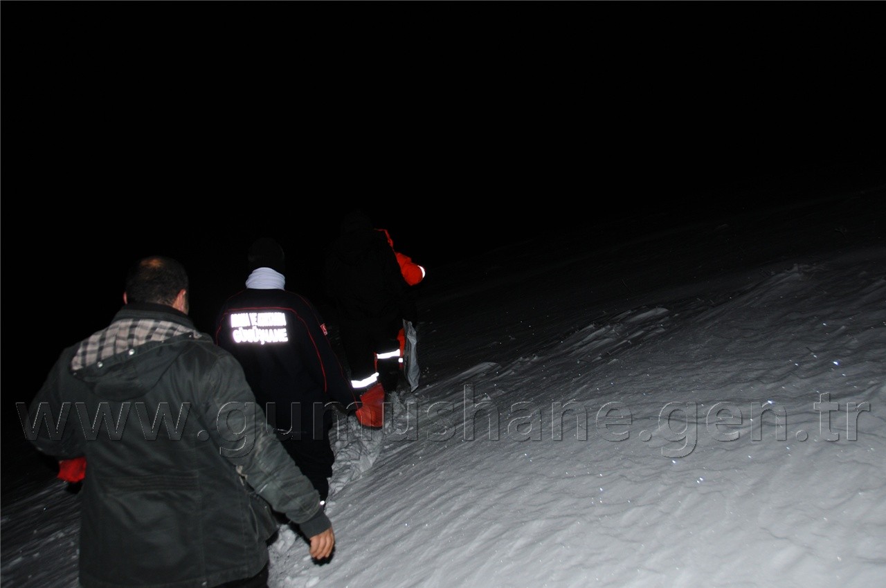 Karda Mahsur Kalan İşçiler Saatler Süren Çalışmayla Kurtuldu 21