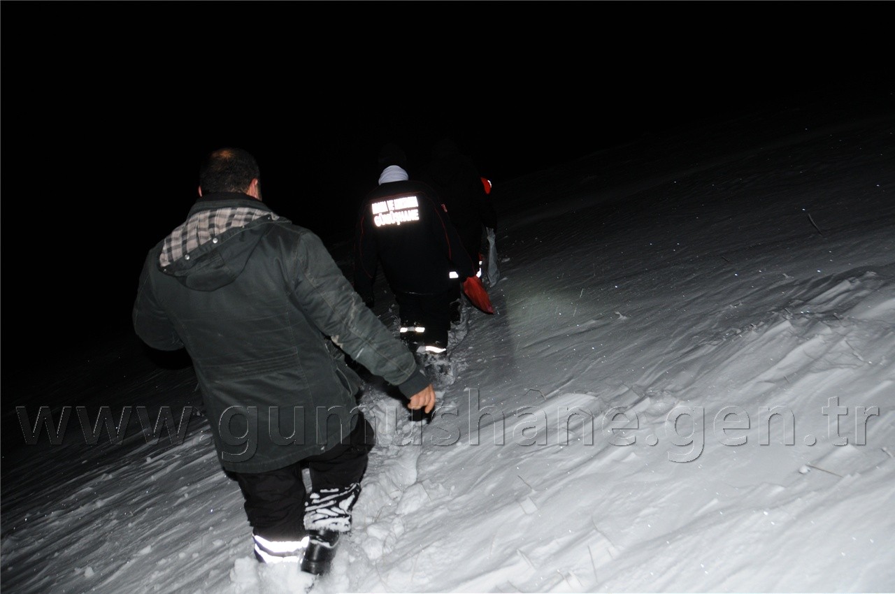 Karda Mahsur Kalan İşçiler Saatler Süren Çalışmayla Kurtuldu 22