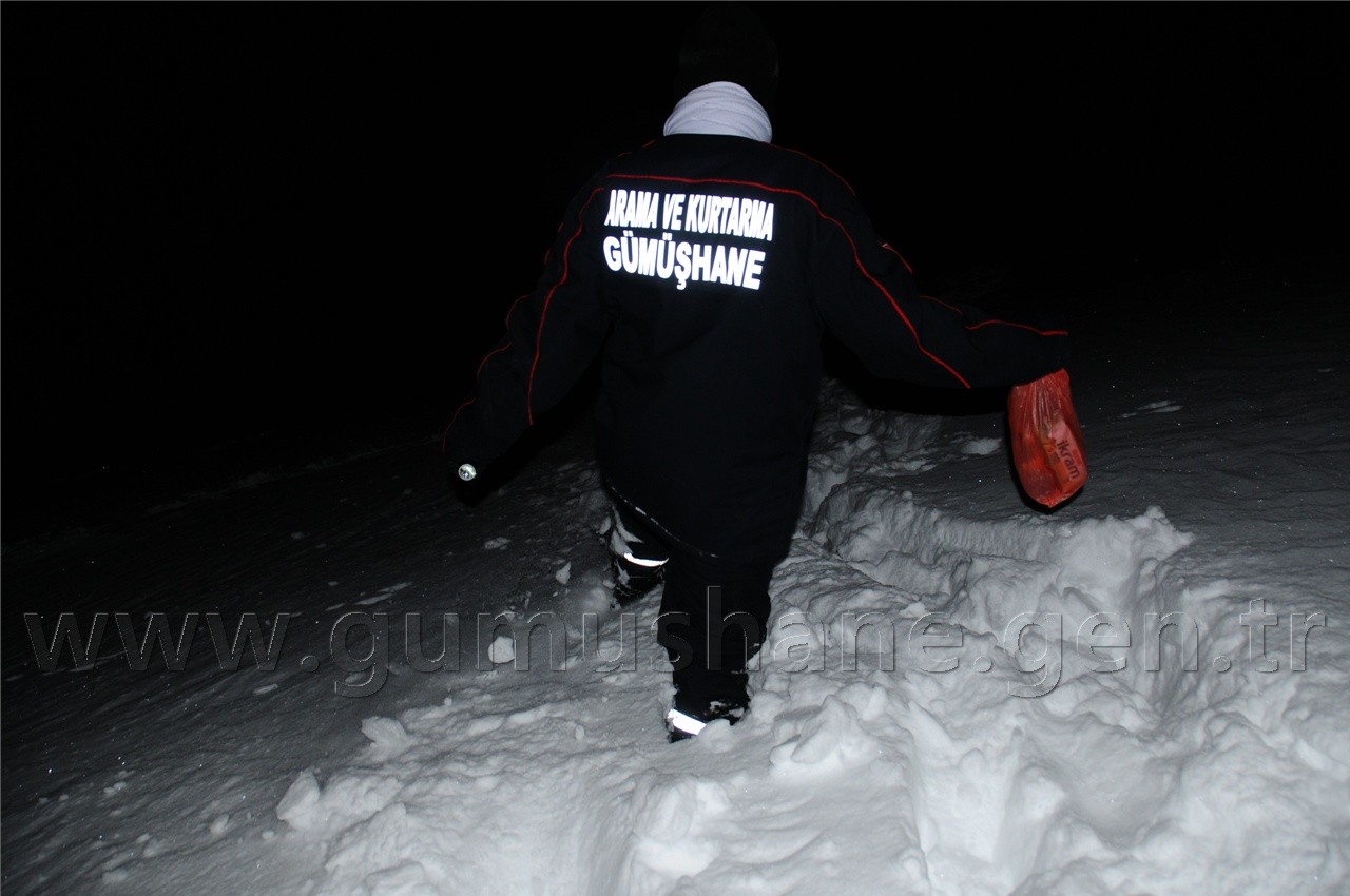 Karda Mahsur Kalan İşçiler Saatler Süren Çalışmayla Kurtuldu 26