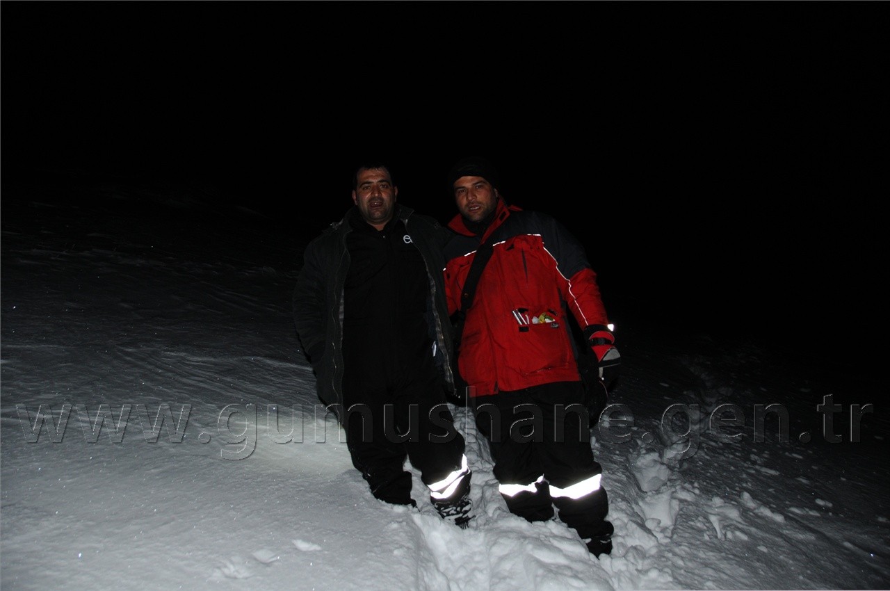 Karda Mahsur Kalan İşçiler Saatler Süren Çalışmayla Kurtuldu 27