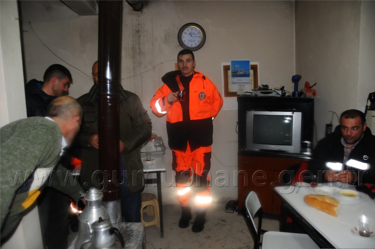 Karda Mahsur Kalan İşçiler Saatler Süren Çalışmayla Kurtuldu 29