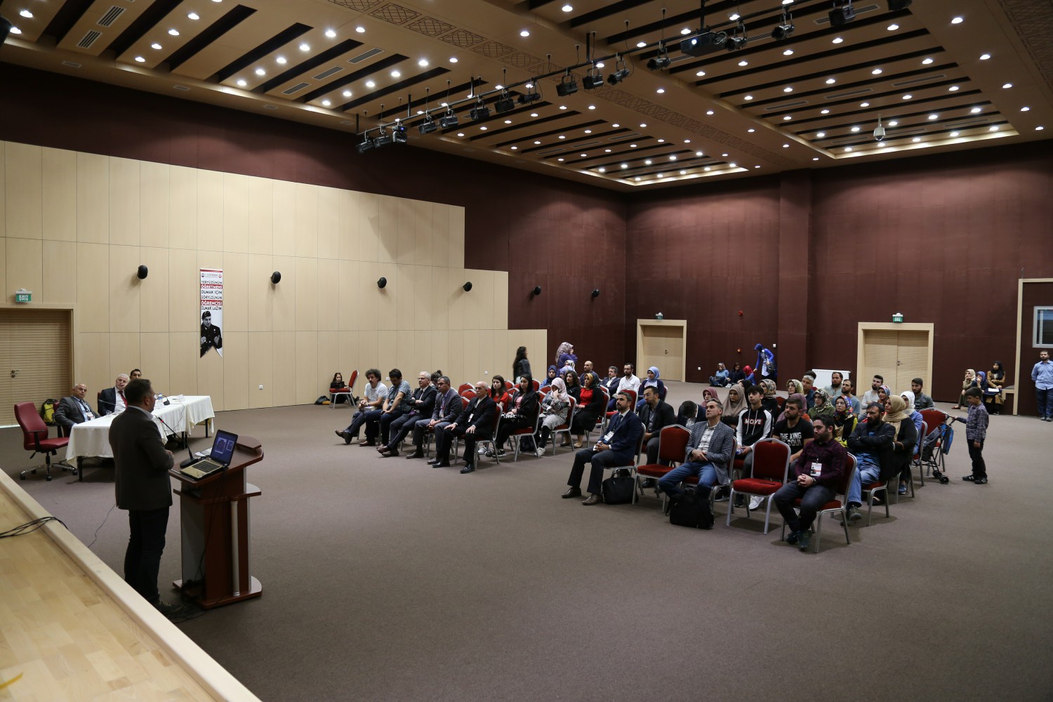 Sempozyum ikinci gününde devam ediyor 5