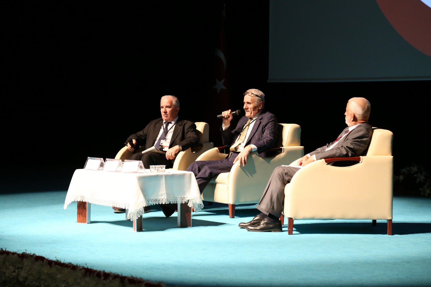 Sempozyum ikinci gününde devam ediyor 6