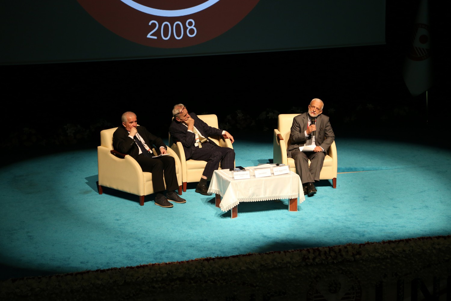 Sempozyum ikinci gününde devam ediyor 2