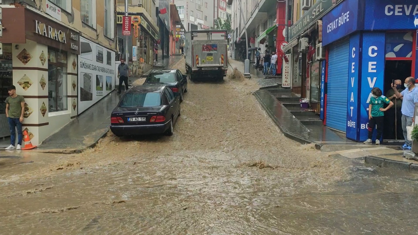 Gümüşhane’de kuvvetli sağanak etkili oldu 1