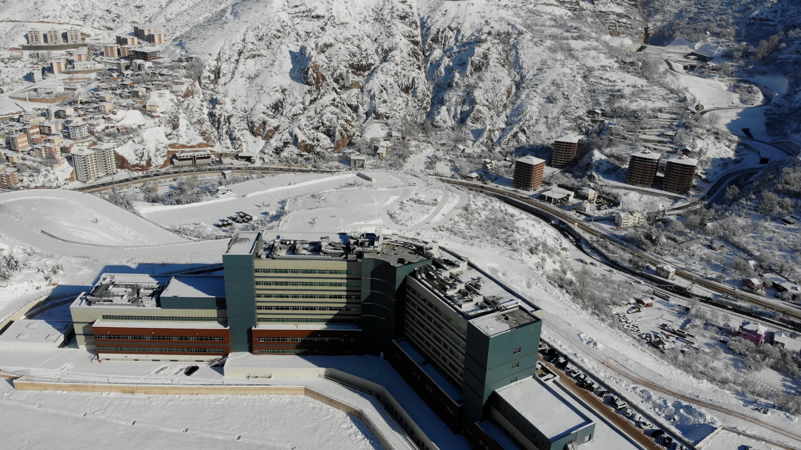 Yeni Devlet Hastanesi’nde yol sorunu çözüm bekliyor 9