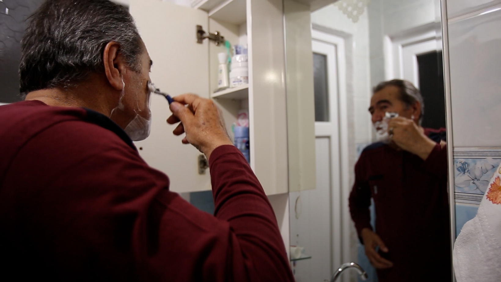 Yarım asırdır takım elbiseyle televizyon tamir ediyor 2