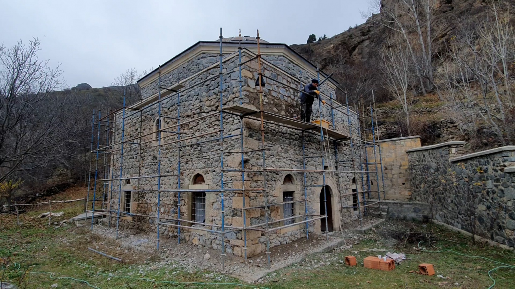 Ecdat yadigarına eksik restorasyon düzeltiliyor 6