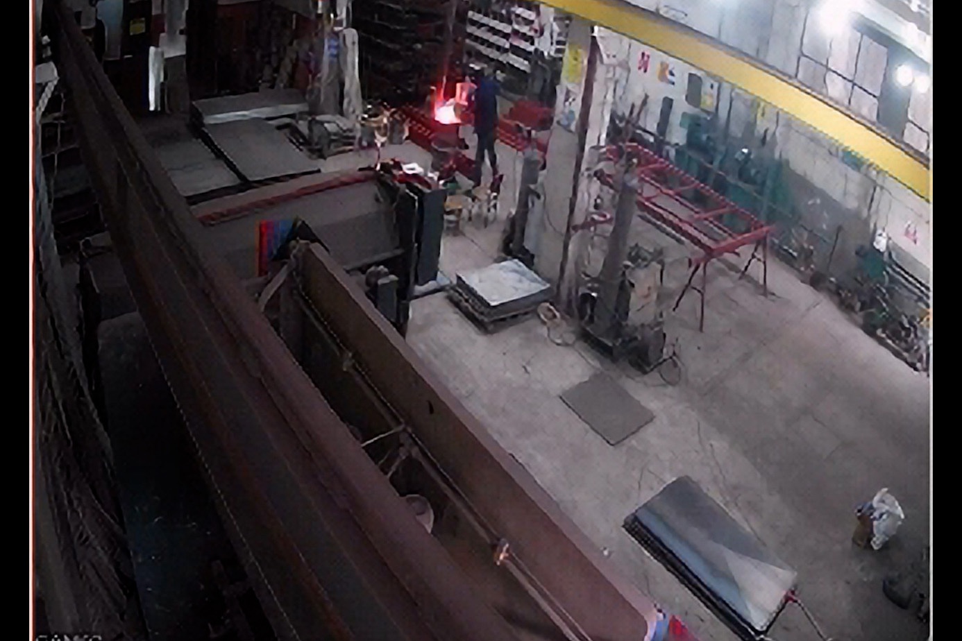 Tinerle sobayı yakmak isterken alevler içinde kaldı 2