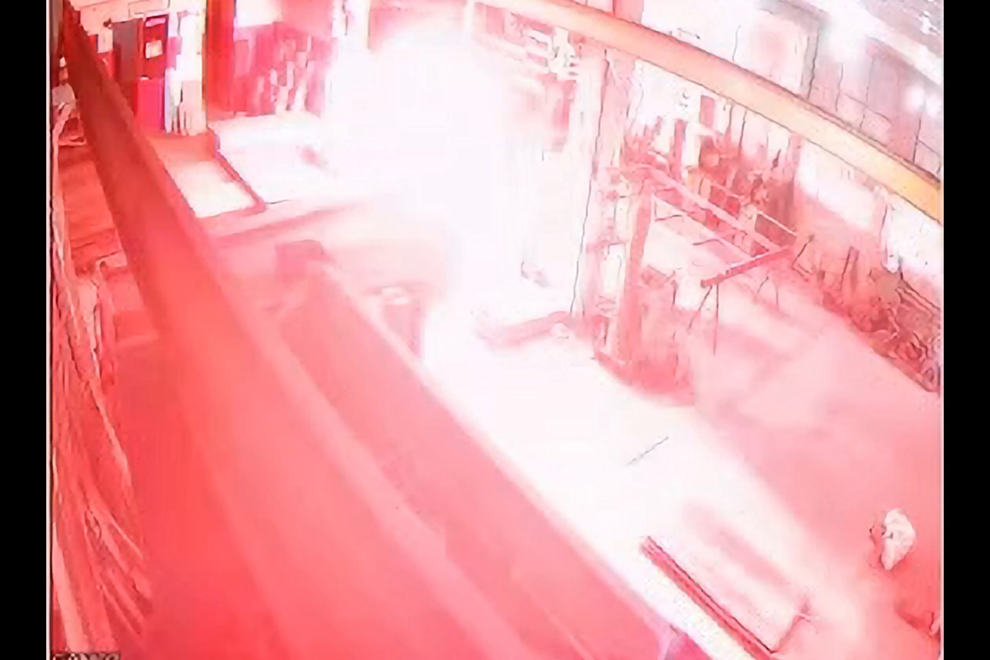 Tinerle sobayı yakmak isterken alevler içinde kaldı 4