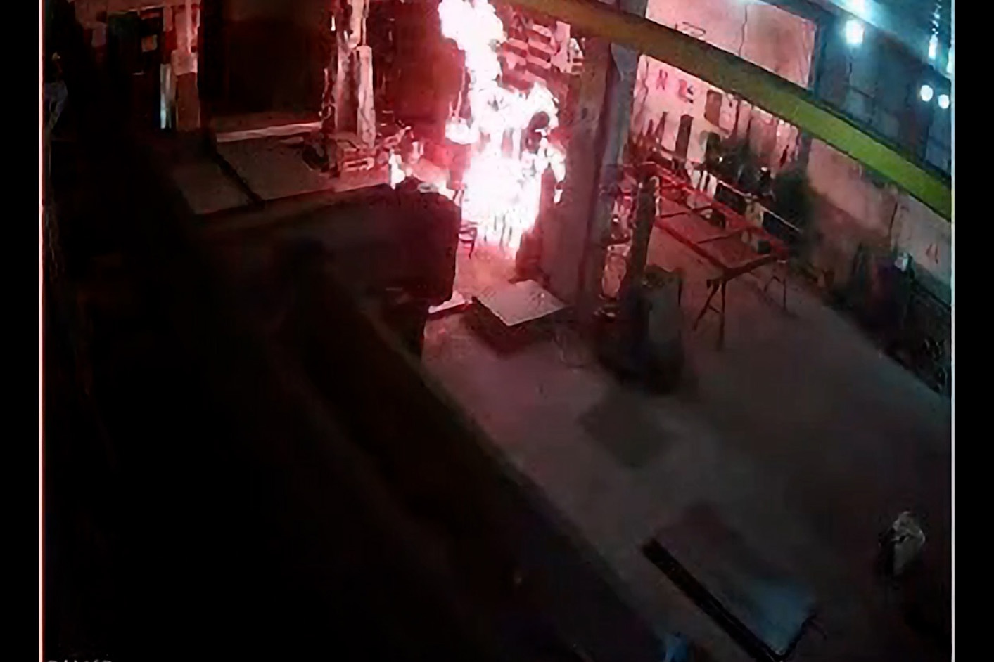 Tinerle sobayı yakmak isterken alevler içinde kaldı 1