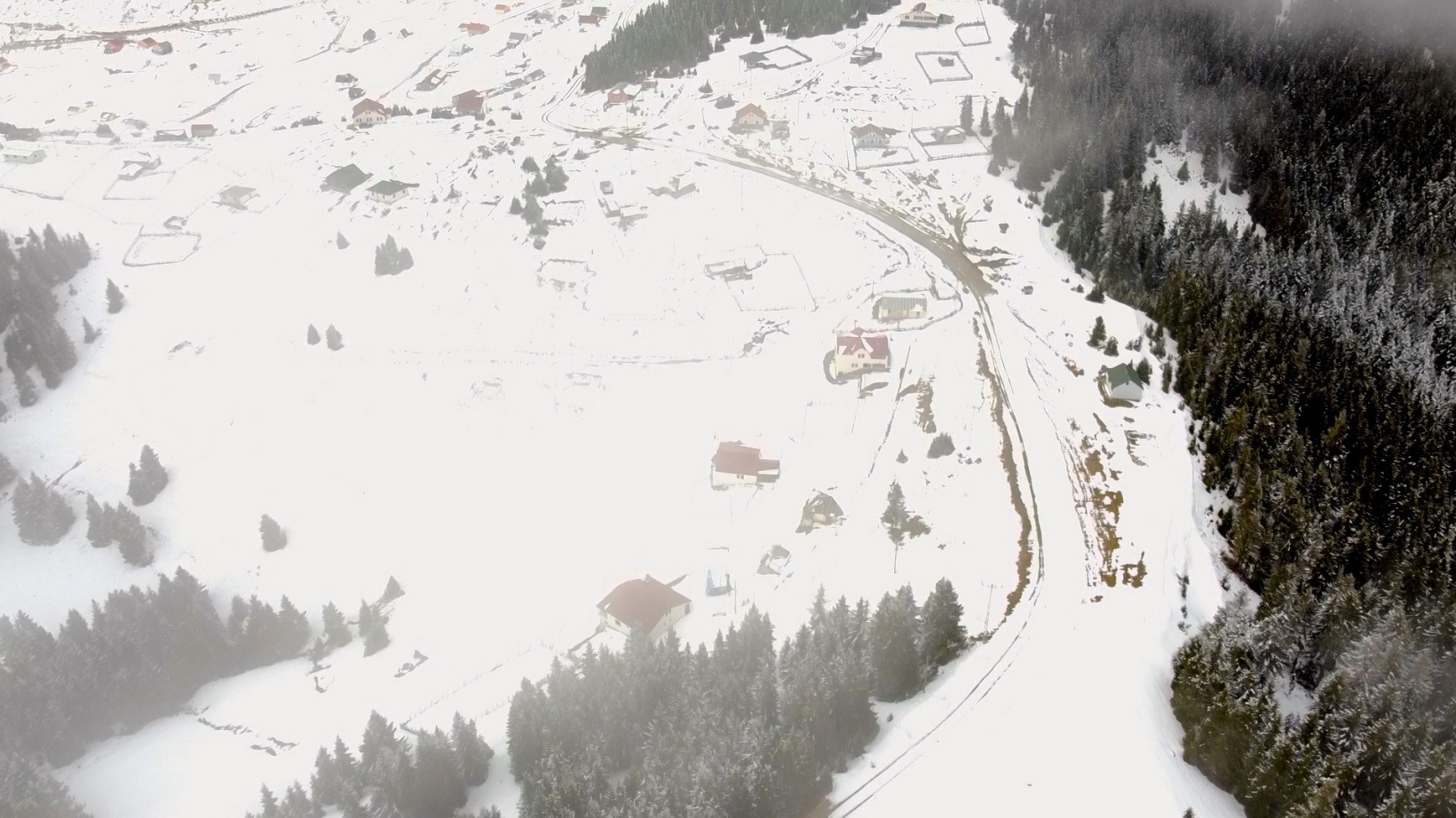 Gümüşhane yaylalarından Nisan ayında kar ve sis manzaraları 1