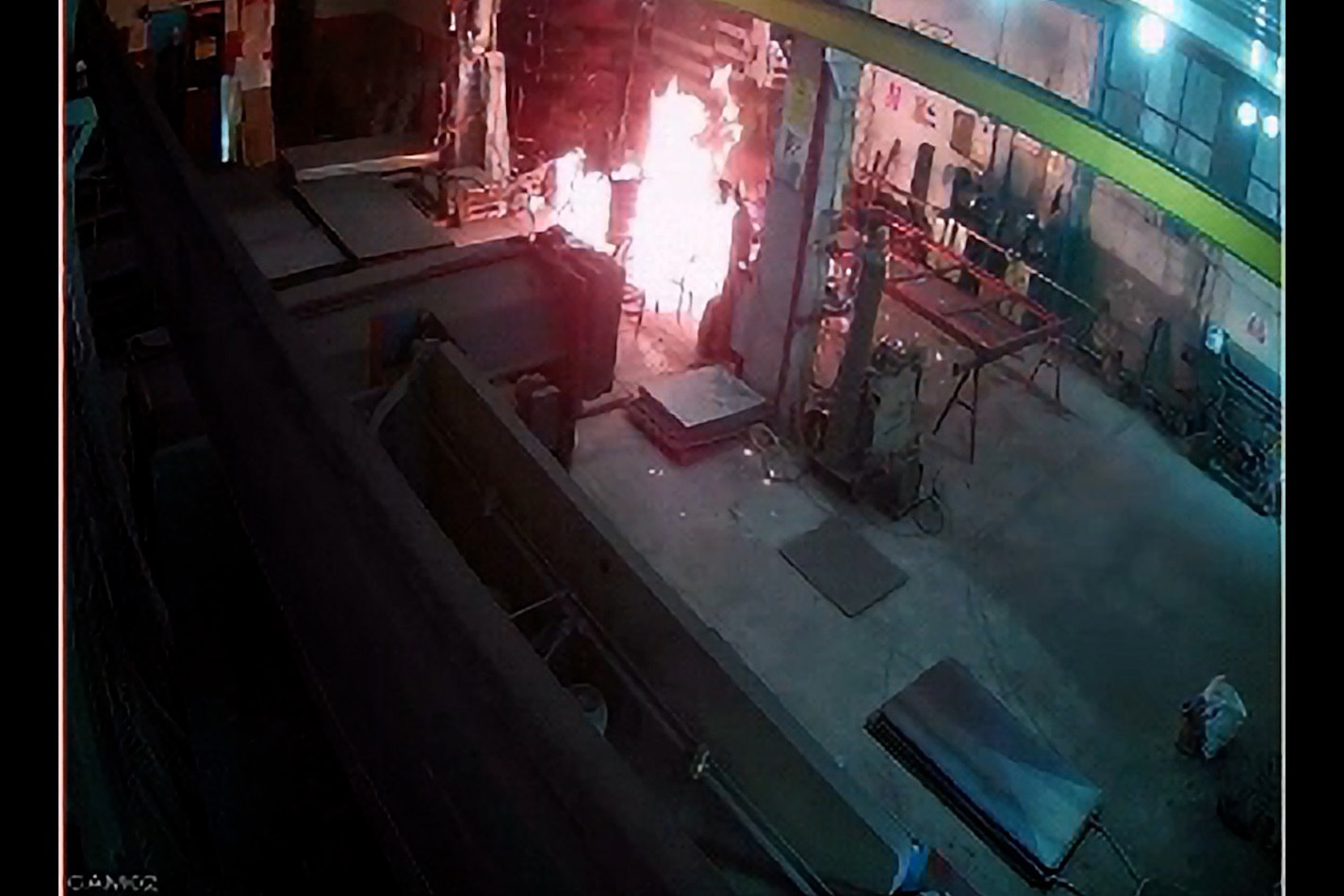 Tinerle sobayı yakmak isterken alevler içinde kaldı 5