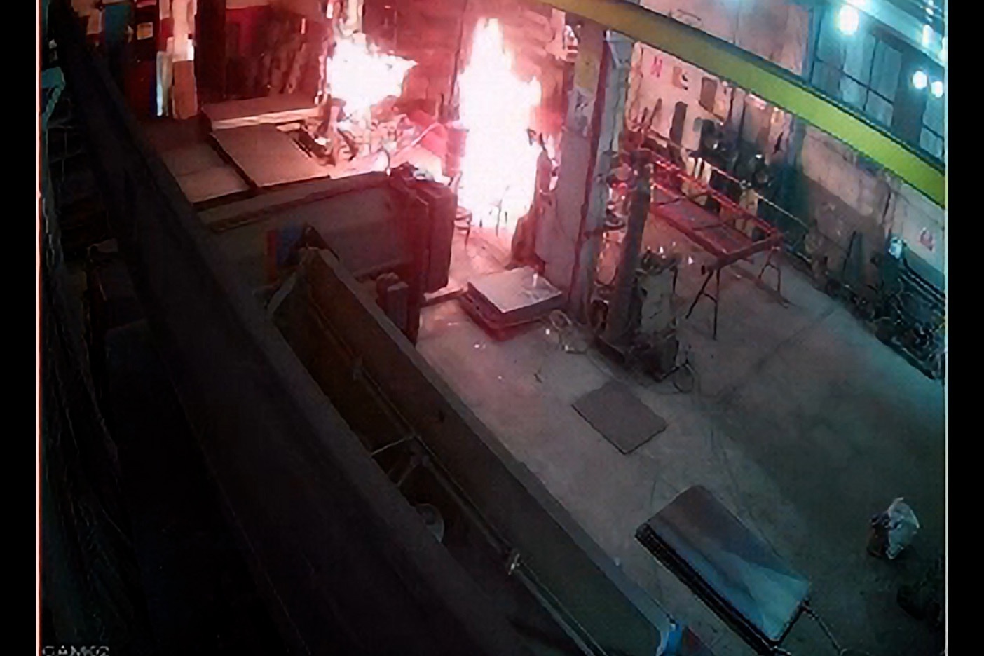 Tinerle sobayı yakmak isterken alevler içinde kaldı 3