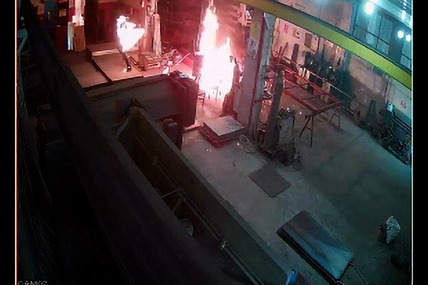 Tinerle sobayı yakmak isterken alevler içinde kaldı 6