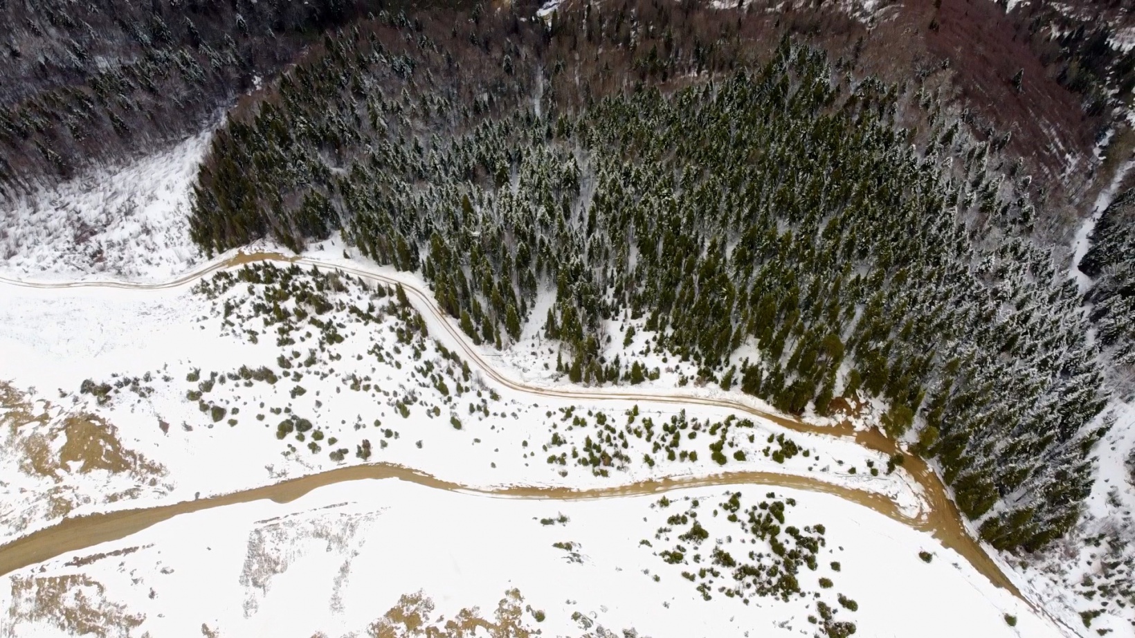 Gümüşhane yaylalarından Nisan ayında kar ve sis manzaraları 12