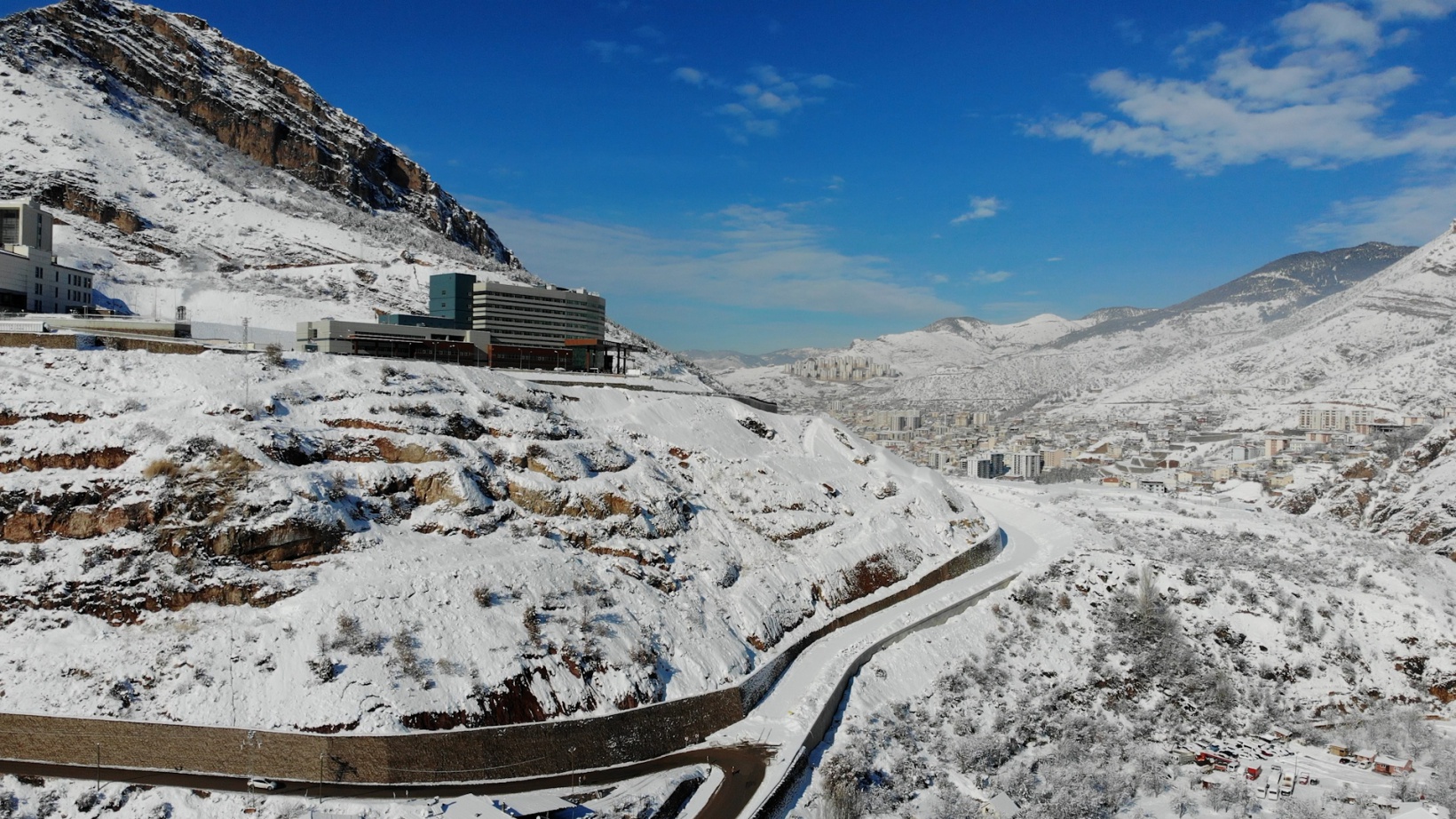 Yeni Devlet Hastanesi’nde yol sorunu çözüm bekliyor 10