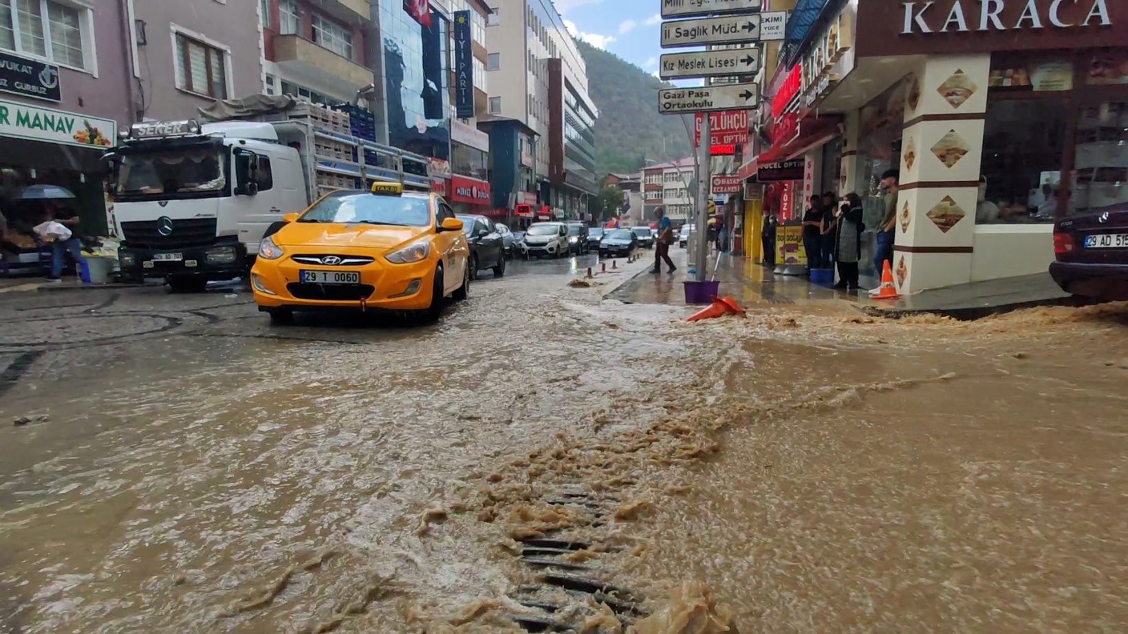 Gümüşhane’de kuvvetli sağanak etkili oldu 11