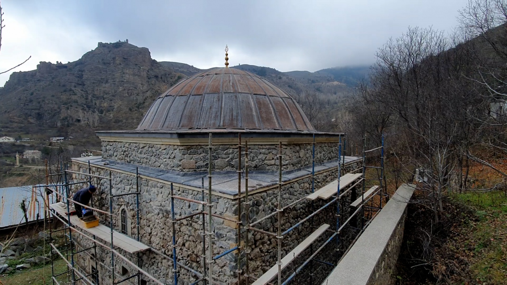 Ecdat yadigarına eksik restorasyon düzeltiliyor 3