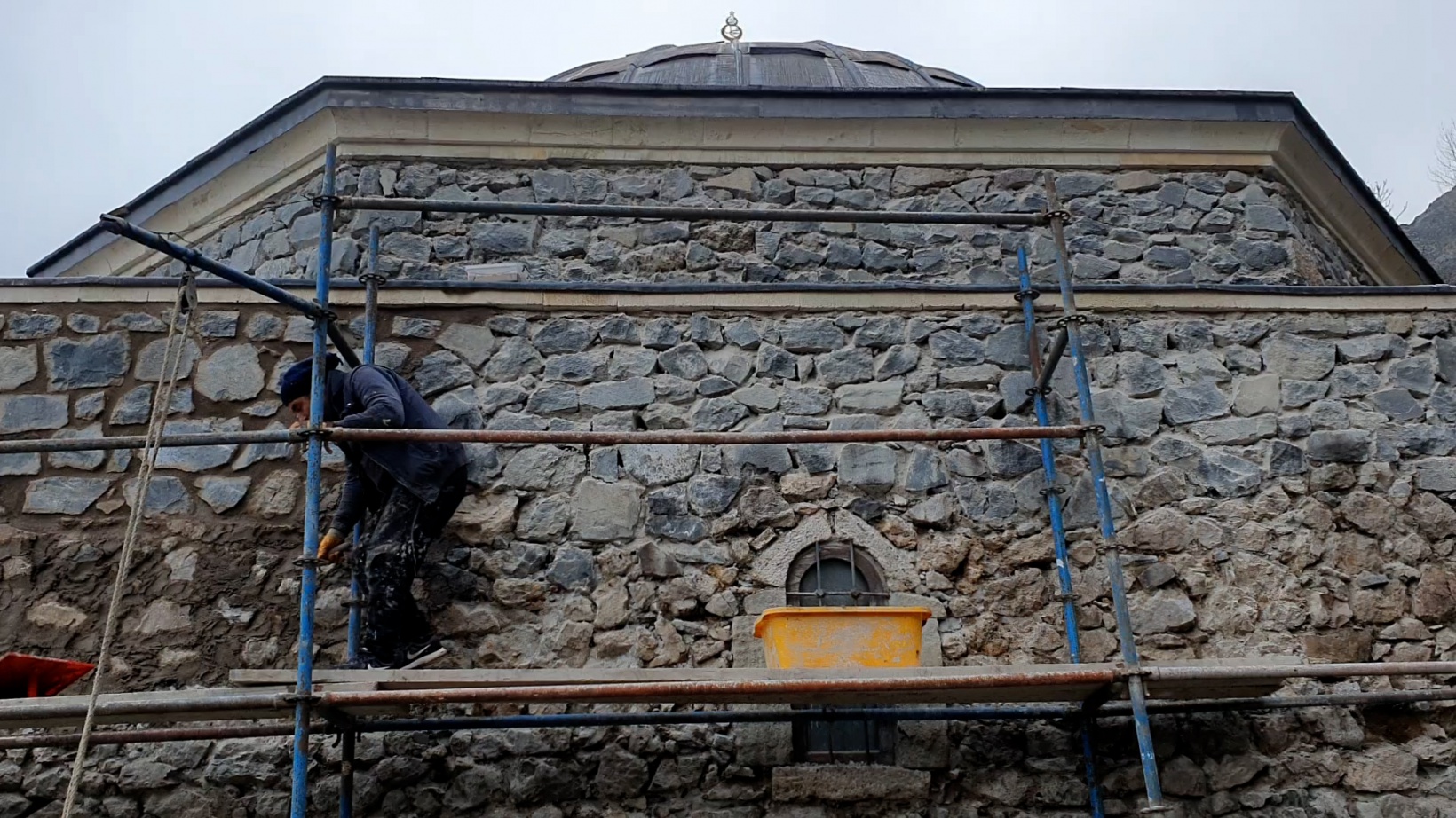 Ecdat yadigarına eksik restorasyon düzeltiliyor 4