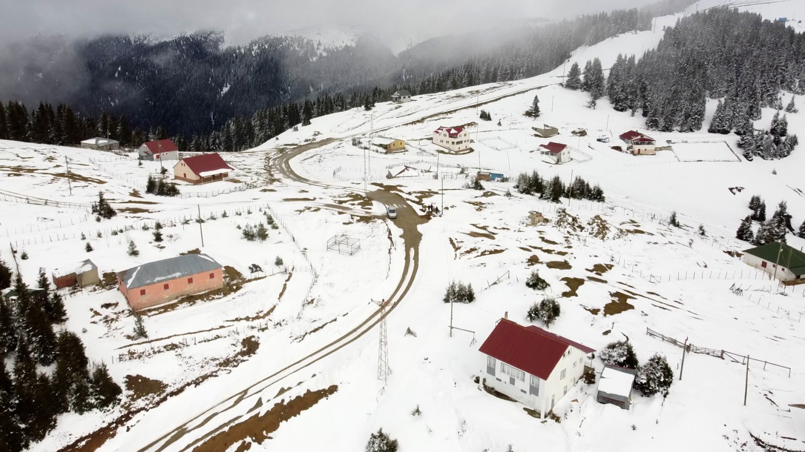 Gümüşhane yaylalarından Nisan ayında kar ve sis manzaraları 7