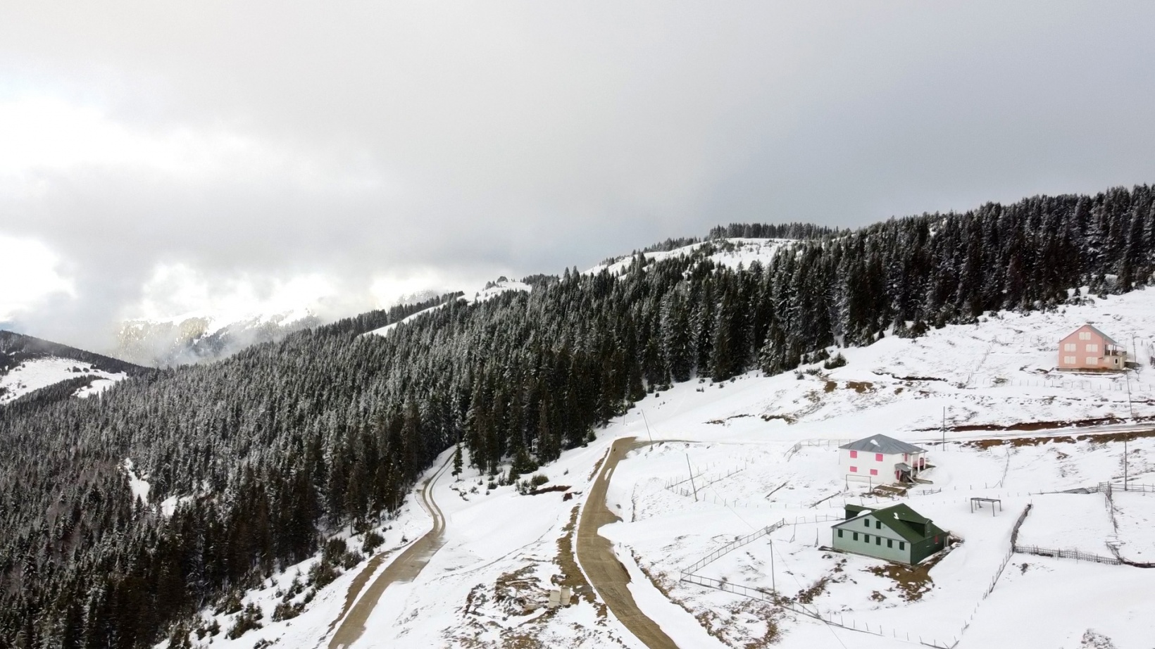 Gümüşhane yaylalarından Nisan ayında kar ve sis manzaraları 10