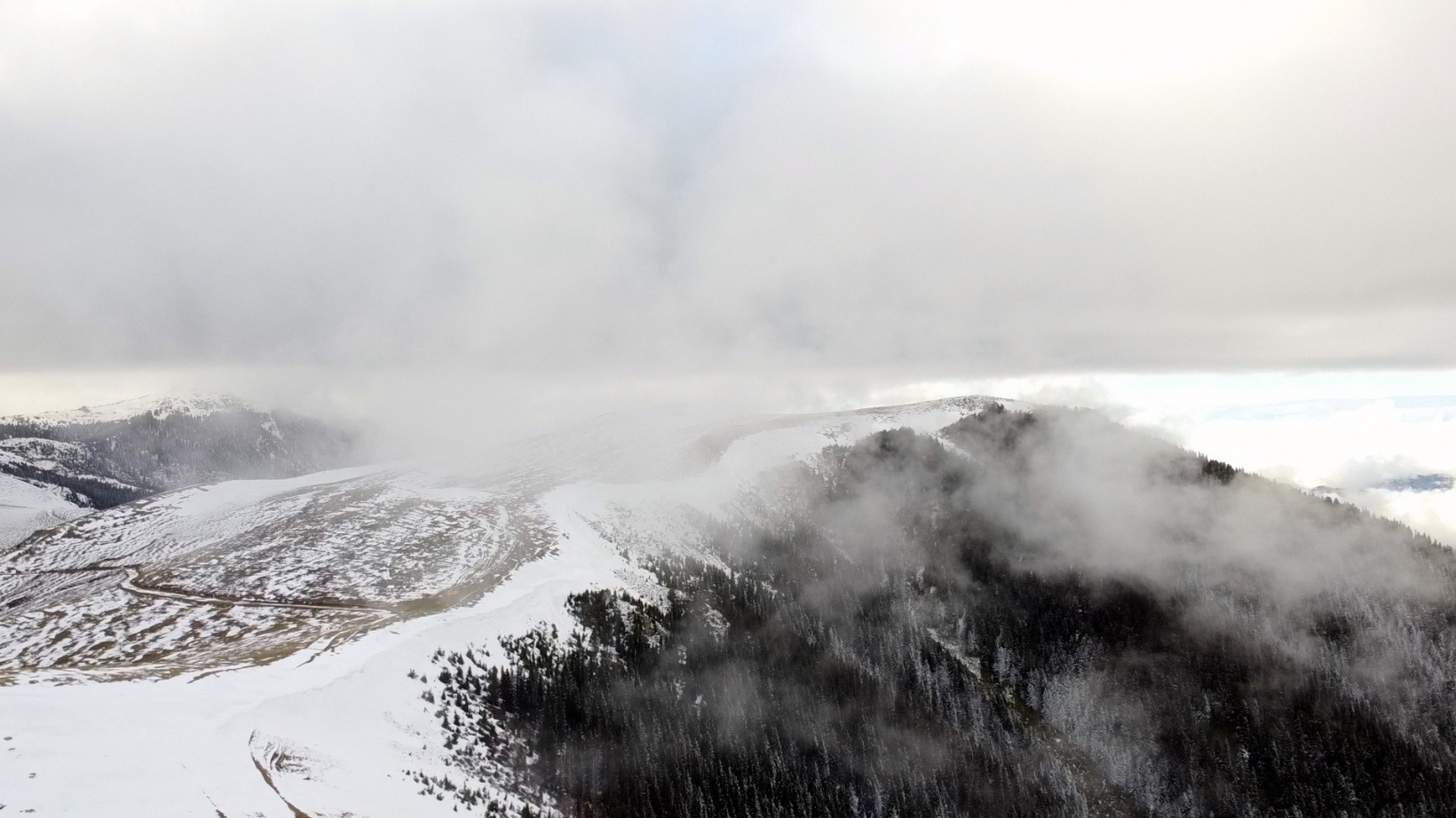 Gümüşhane yaylalarından Nisan ayında kar ve sis manzaraları 9