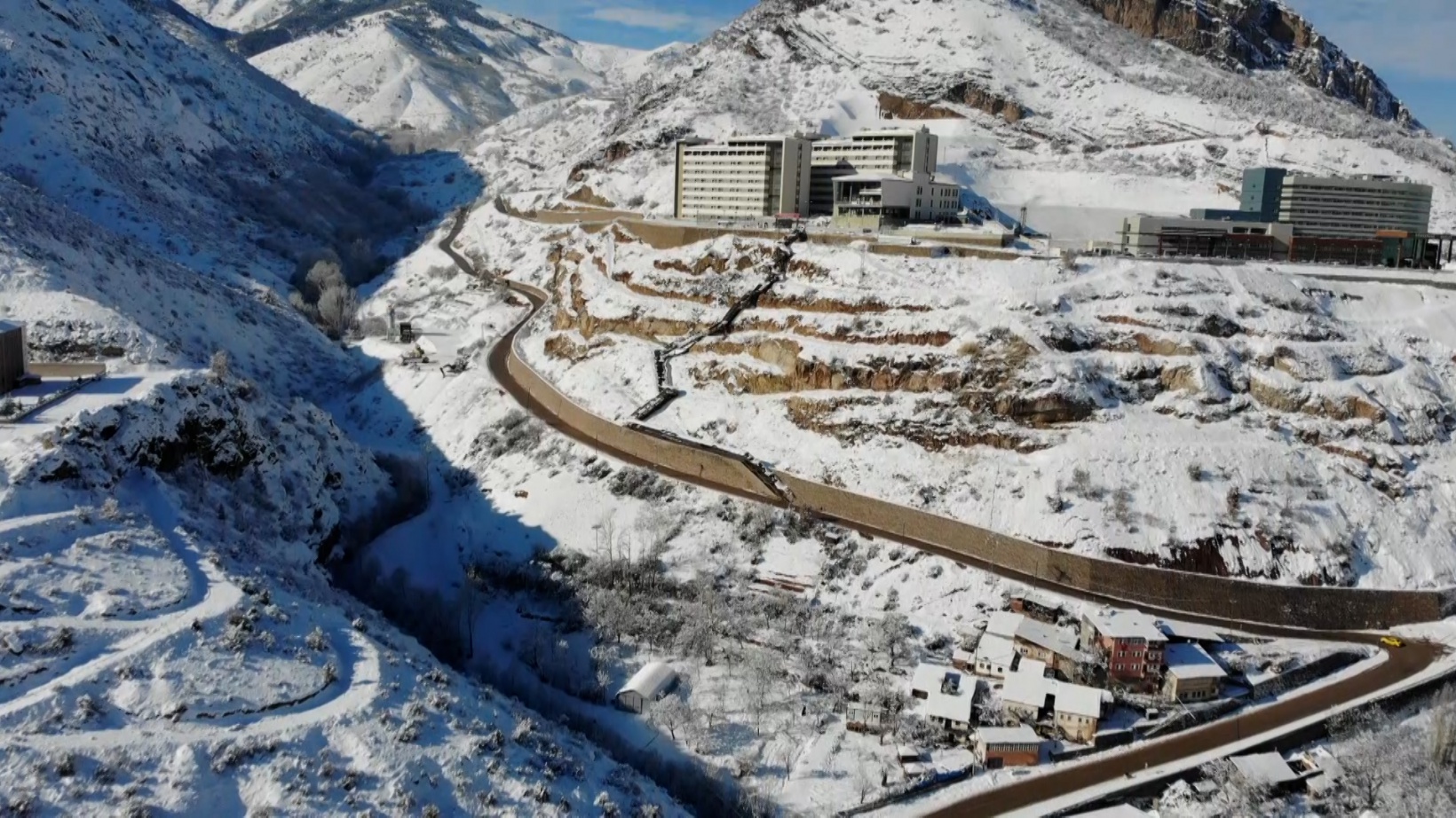 Yeni Devlet Hastanesi’nde yol sorunu çözüm bekliyor 14