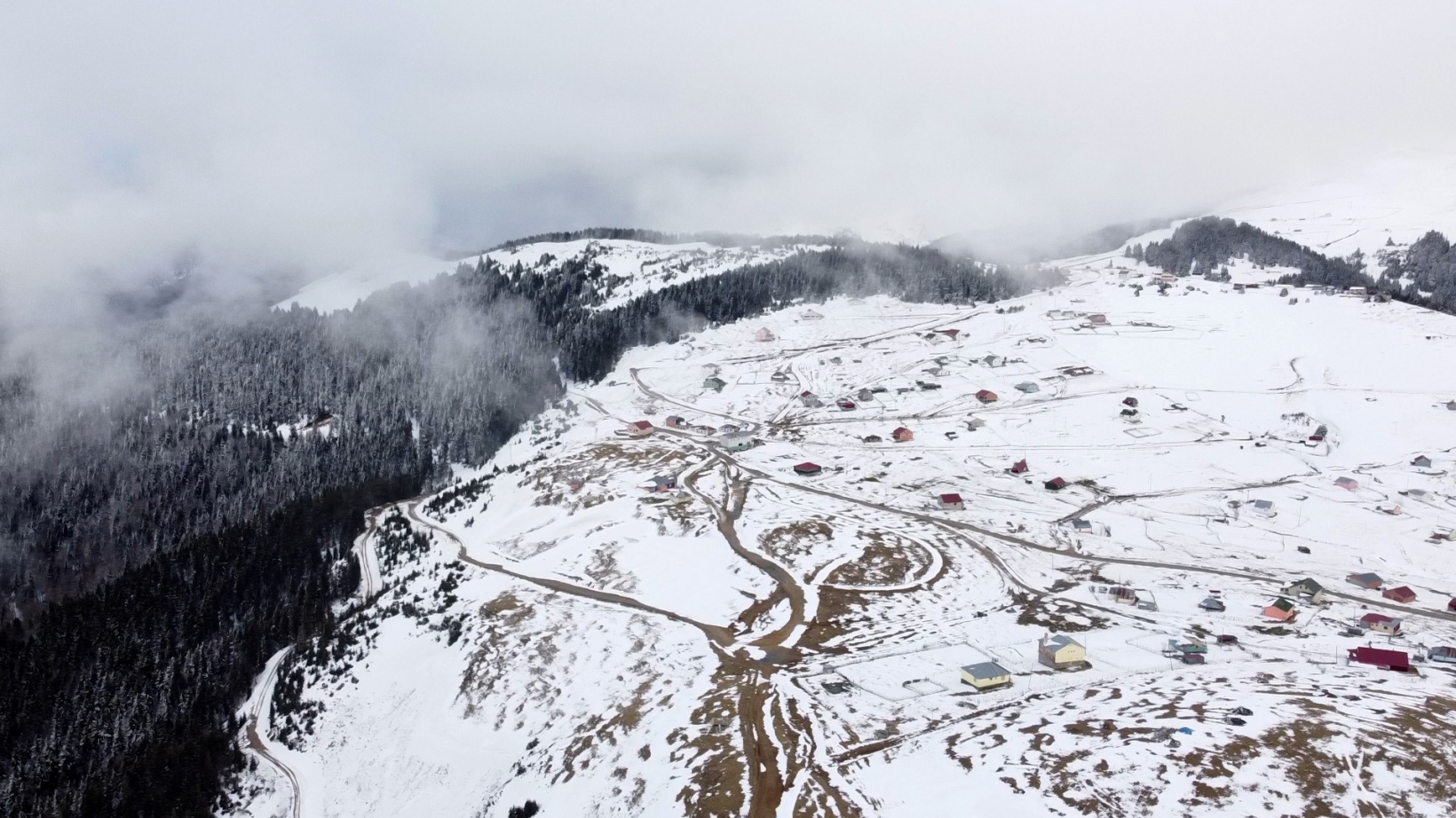 Gümüşhane yaylalarından Nisan ayında kar ve sis manzaraları 3