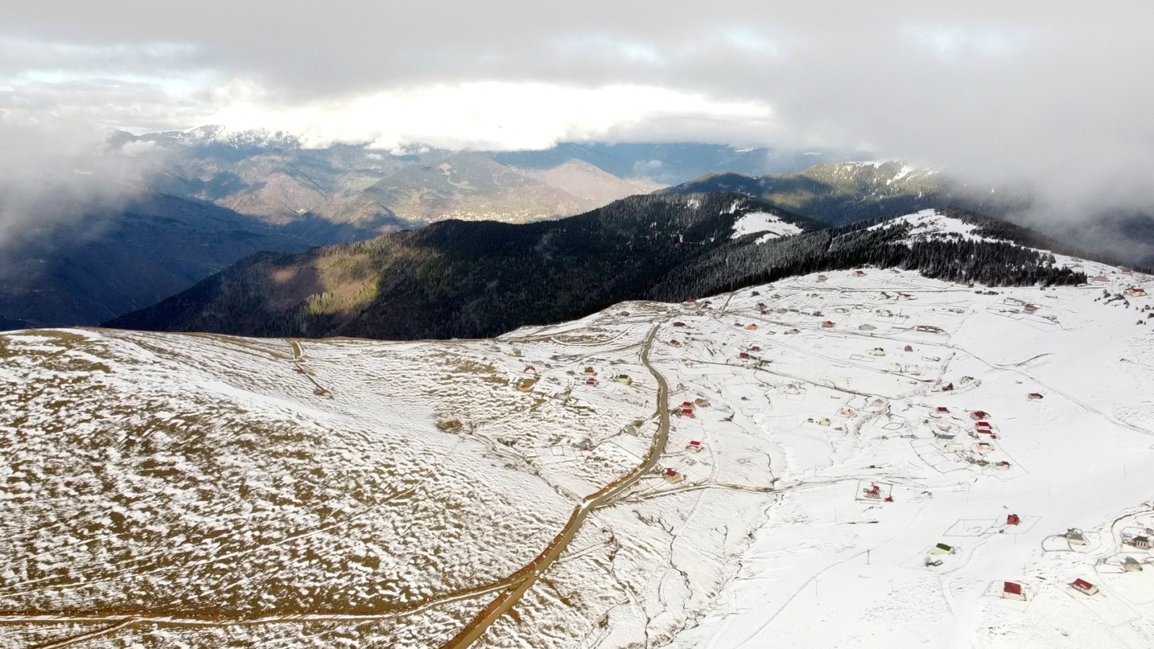 Gümüşhane yaylalarından Nisan ayında kar ve sis manzaraları 6