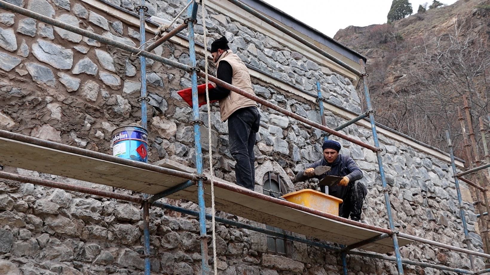 Ecdat yadigarına eksik restorasyon düzeltiliyor 7