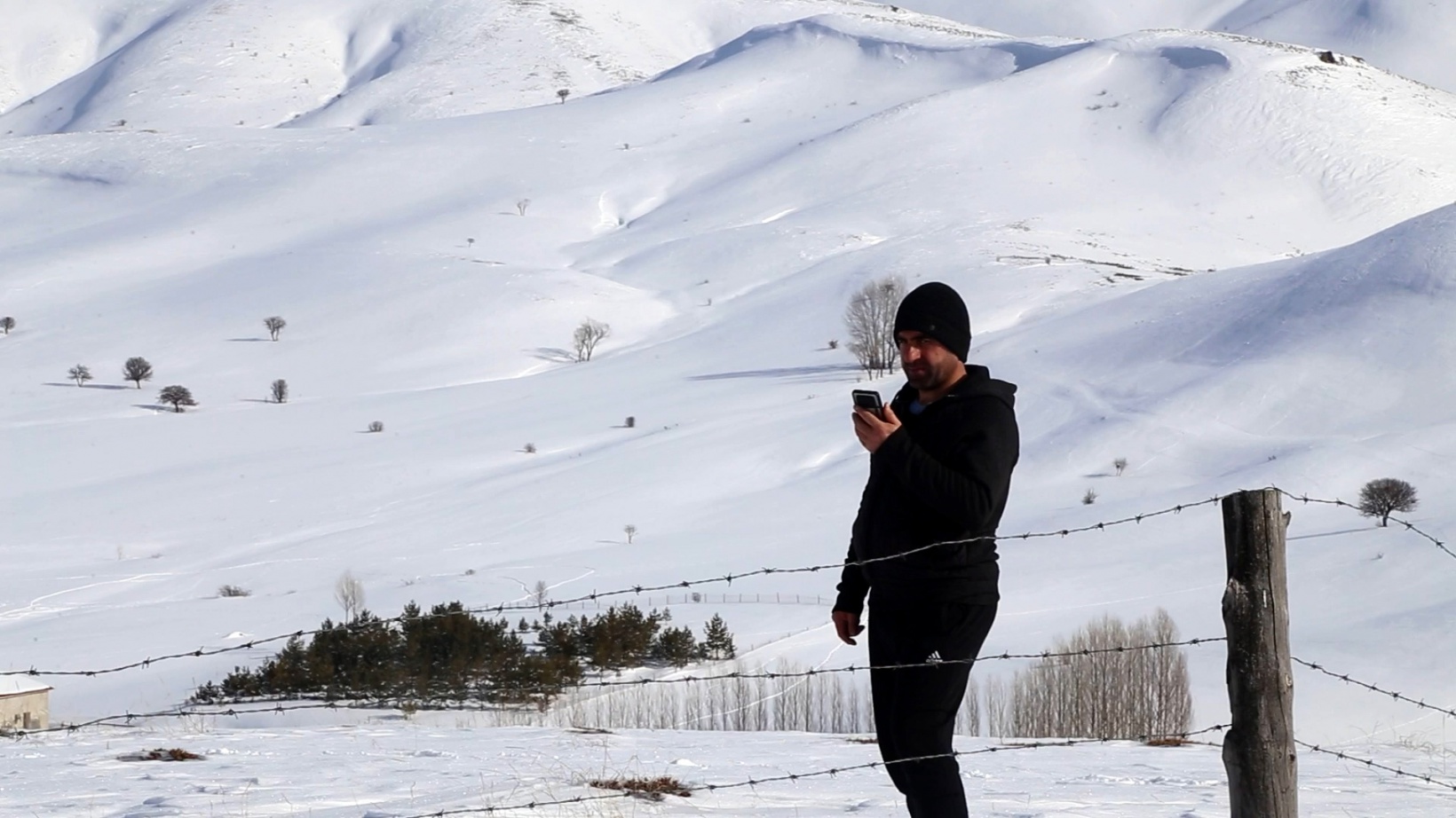 Köylülerin karda kışta cep telefonu çilesi 25