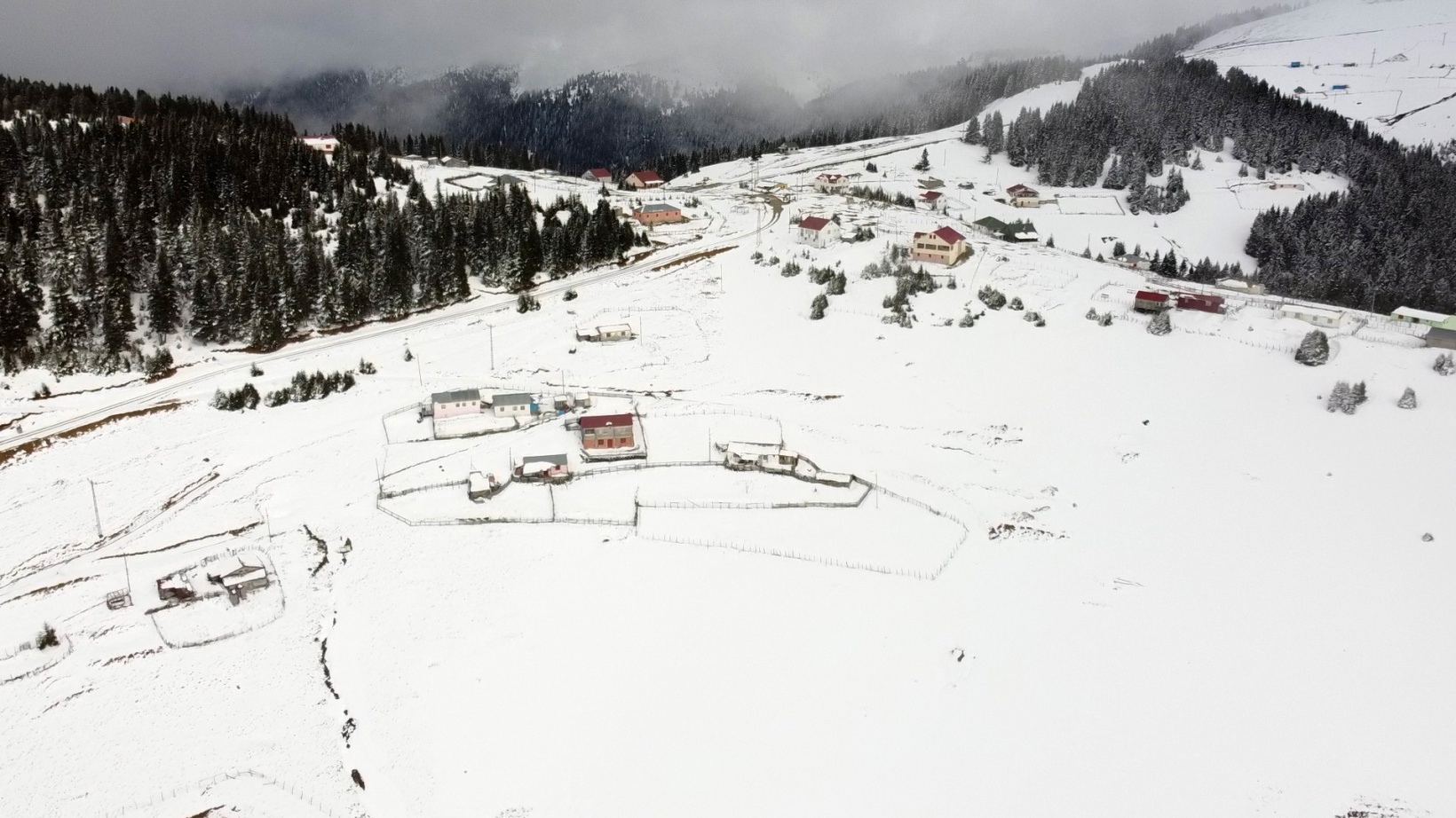 Gümüşhane yaylalarından Nisan ayında kar ve sis manzaraları 2