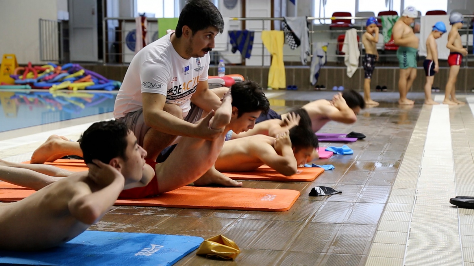 Çocuklar yüzme ile ameliyattan kurtuluyor 4