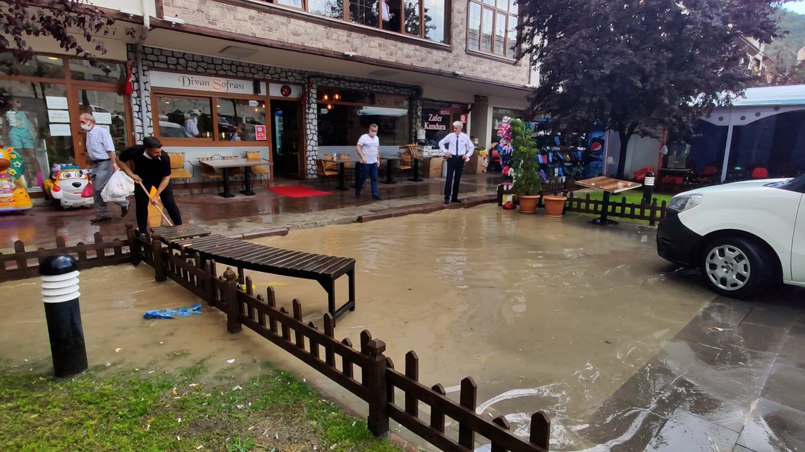 Gümüşhane’de kuvvetli sağanak etkili oldu 15