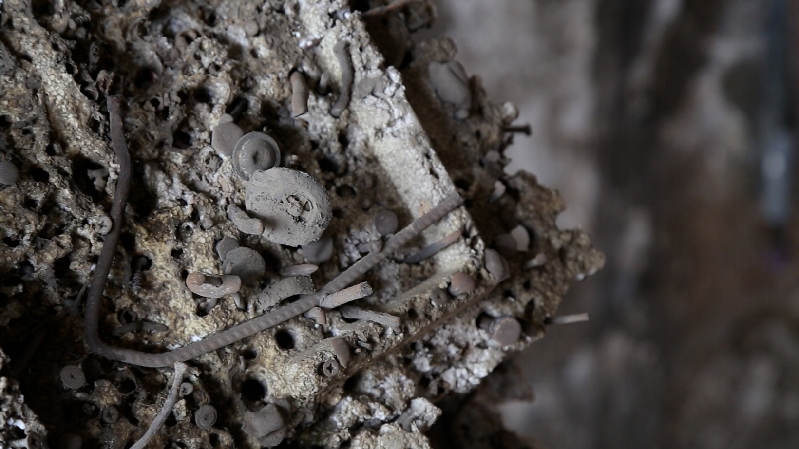 Lastikleri patlatan cisimlerin koleksiyonunu yaptı 6