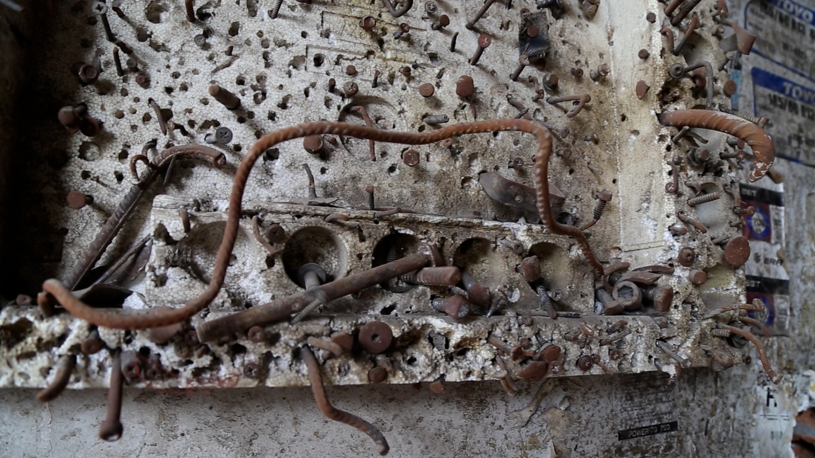 Lastikleri patlatan cisimlerin koleksiyonunu yaptı 10