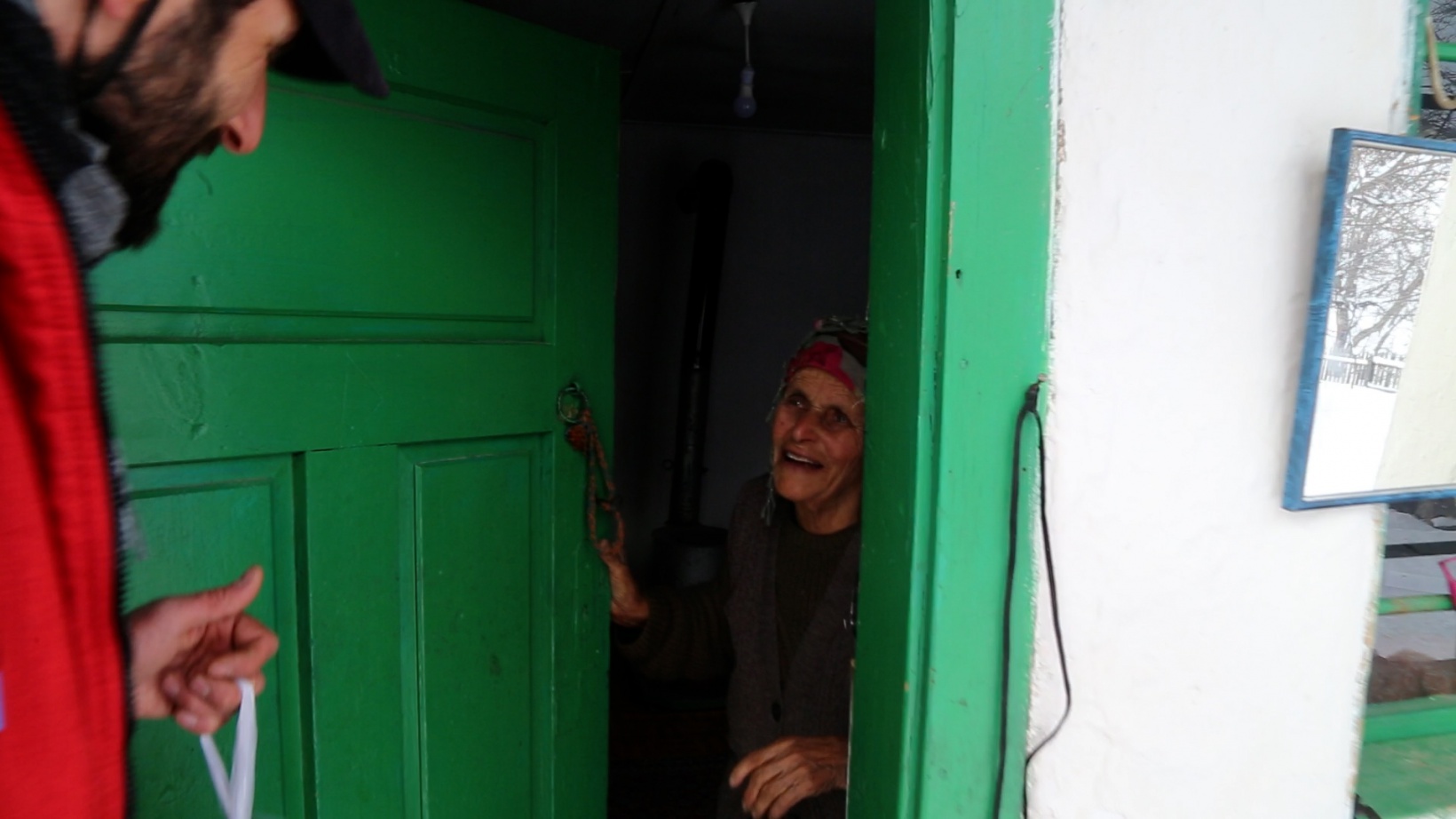 Her gün 120 kilometre kat edip 8 köye ekmek dağıtıyor 11