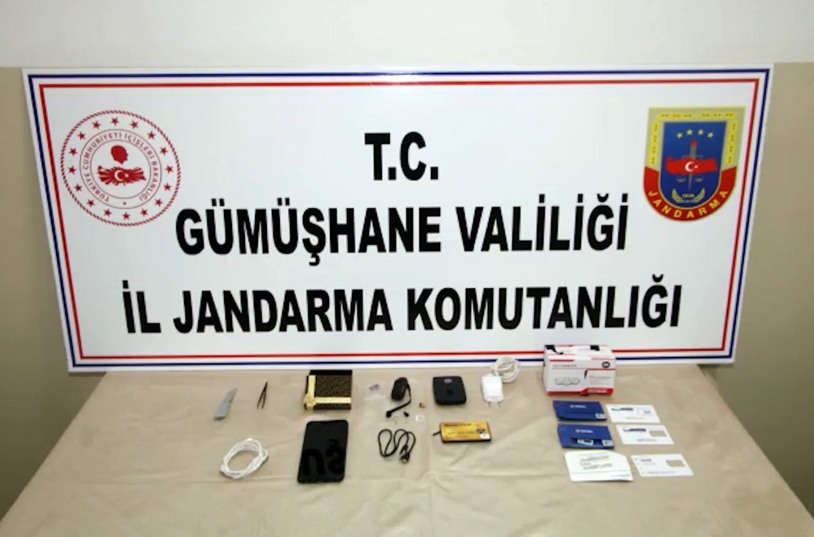 Kopya düzenekleriyle birlikte yakayı ele verdi 7