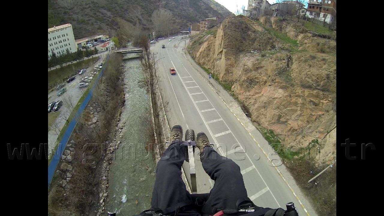 Gümüşhane'de Karayoluna Paramotor İndi! 9