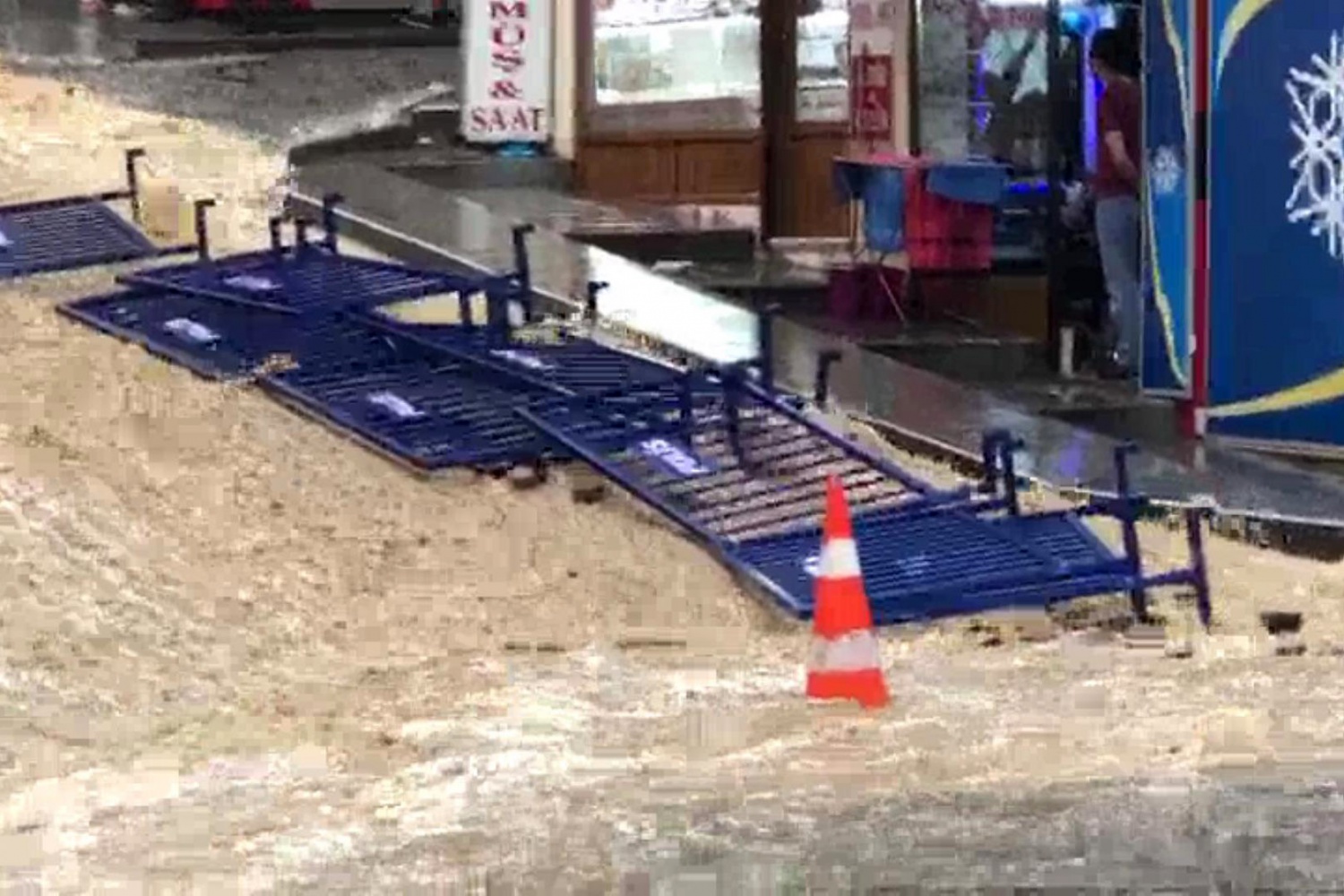 Gümüşhane’yi yağmur ve dolu vurdu 13