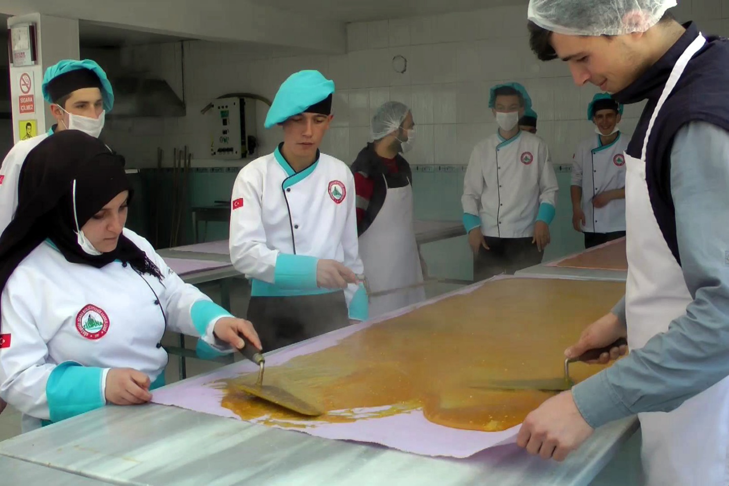 Geleceğin pestil-köme üreticileri işbaşında 9