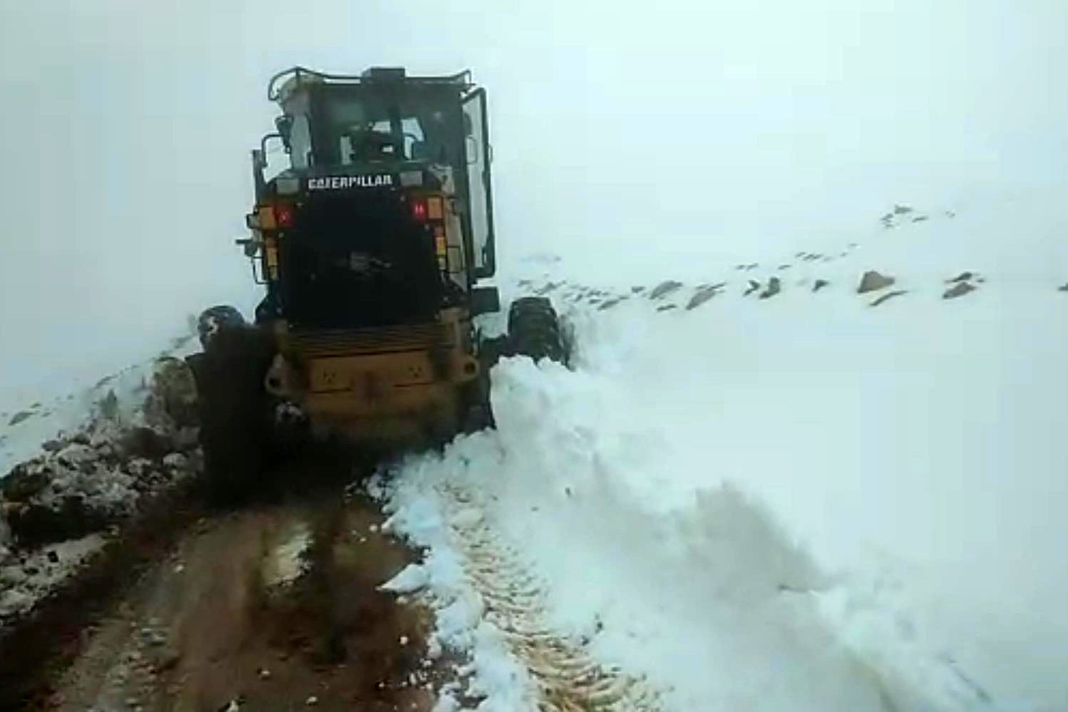 Yaylada mahsur kalan vatandaşların imdadına Özel İdare ekipleri yetişti 1