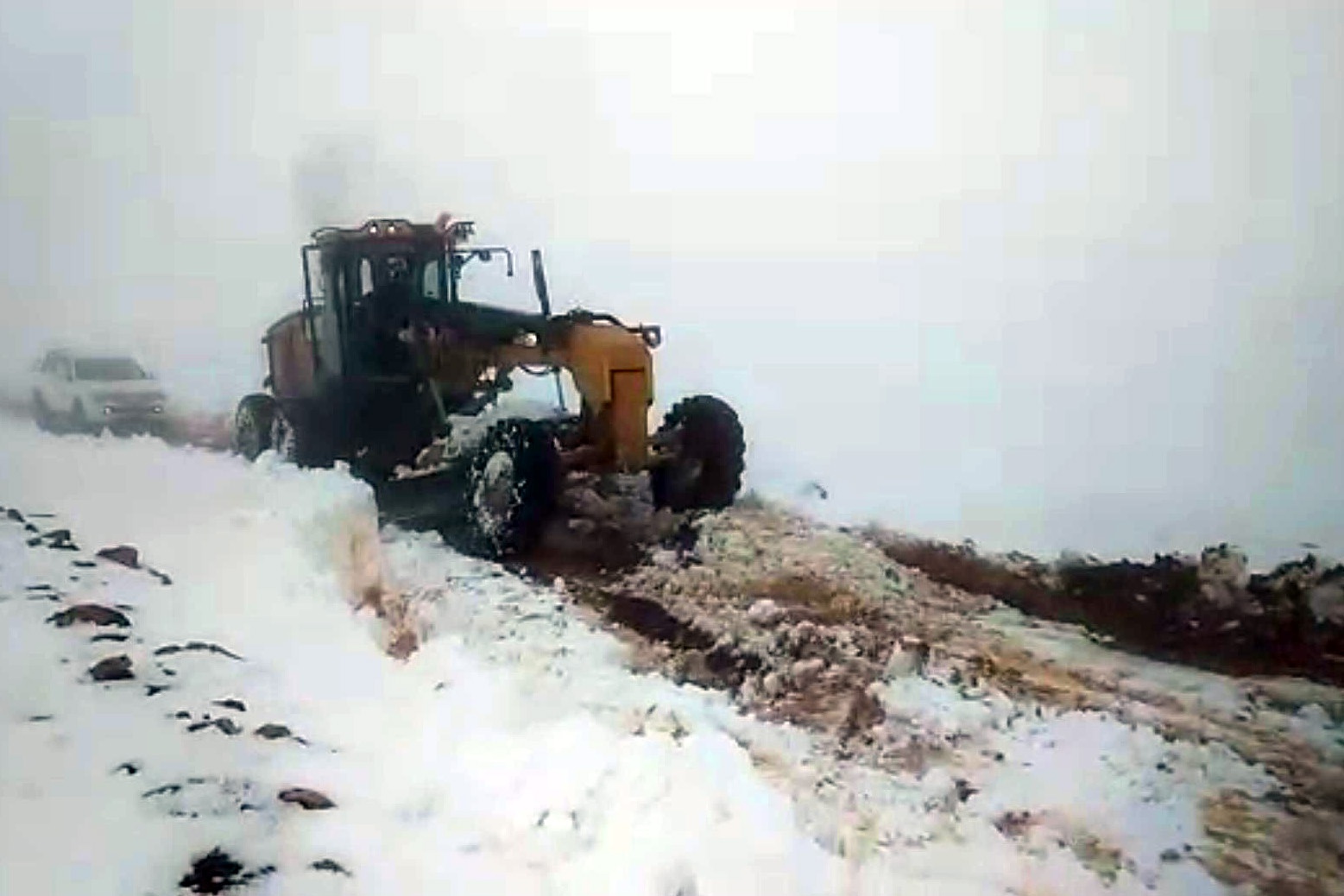 Yaylada mahsur kalan vatandaşların imdadına Özel İdare ekipleri yetişti 4