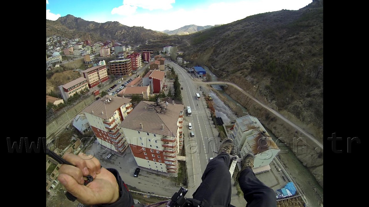 Gümüşhane'de Karayoluna Paramotor İndi! 7