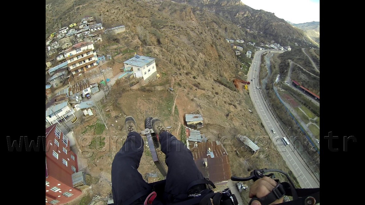 Gümüşhane'de Karayoluna Paramotor İndi! 8