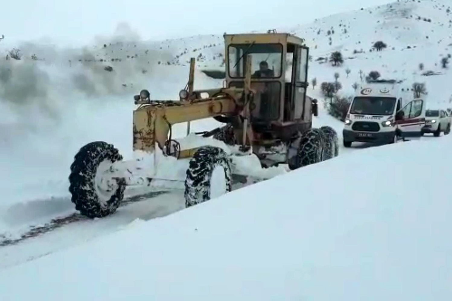 Gümüşhane’de kalp hastası yaşlı adama güçlükle ulaşıldı 3